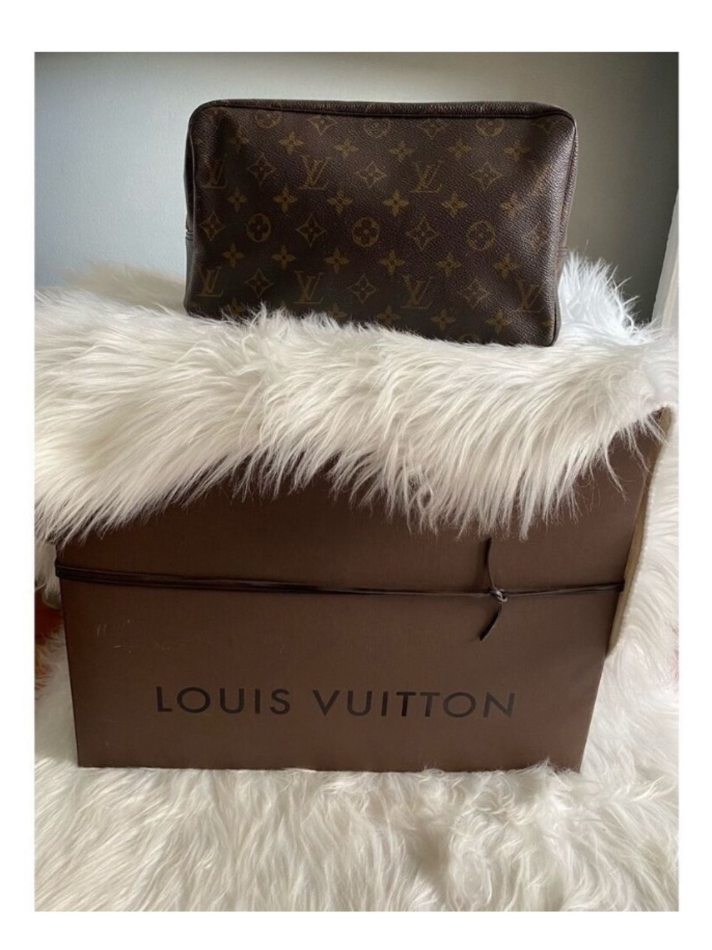 🛍️Louis Vuitton Authentic Monogram Canvas Toiletry Pouch in Brown and Tan